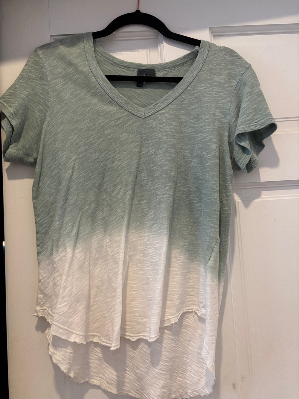 Women's Light Green & White Dip-Dye V-Neck Short Sleeve Top